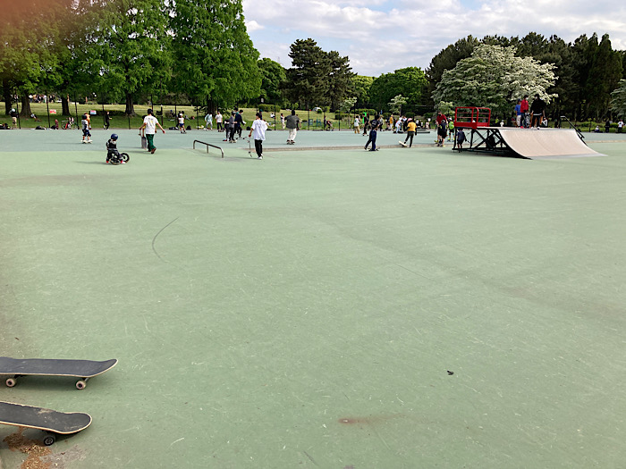 庄内緑地公園　スケートパーク　スケーターの様子